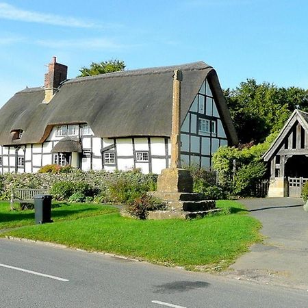 Inviting 3-Bedroom Lodge In Ashton Under Hill Ившам Екстериор снимка