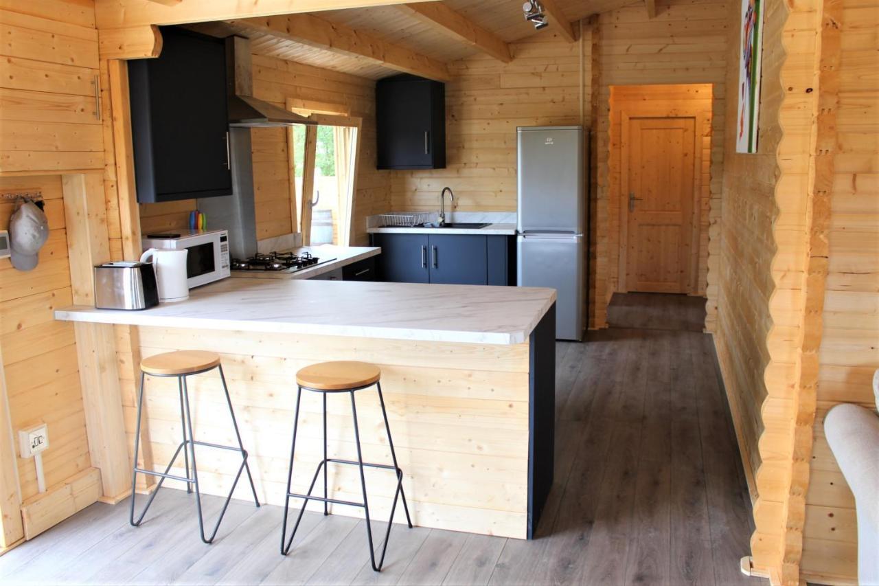 Inviting 3-Bedroom Lodge In Ashton Under Hill Ившам Екстериор снимка