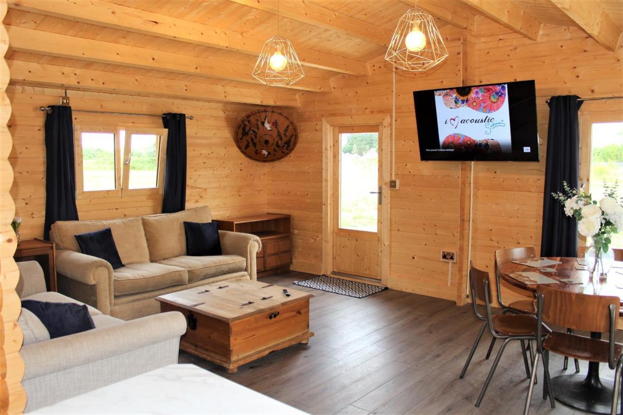 Inviting 3-Bedroom Lodge In Ashton Under Hill Ившам Екстериор снимка